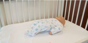 How to Lower a Baby Crib Mattress Safely: Age Guide, Steps, and Safety Tips